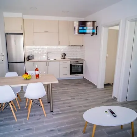 Ble 2 Parikia (Paros)